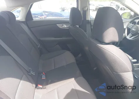 2022 Kia Forte Lxs z USA, uszkodzony, nr VIN 3KPF24AD4NE483844